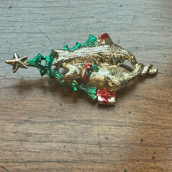 Vintage Cats Christmas Tree Brooch Pin Gold Tone Cat Lady Signed Holiday Jewelry - Picture 4 of 13